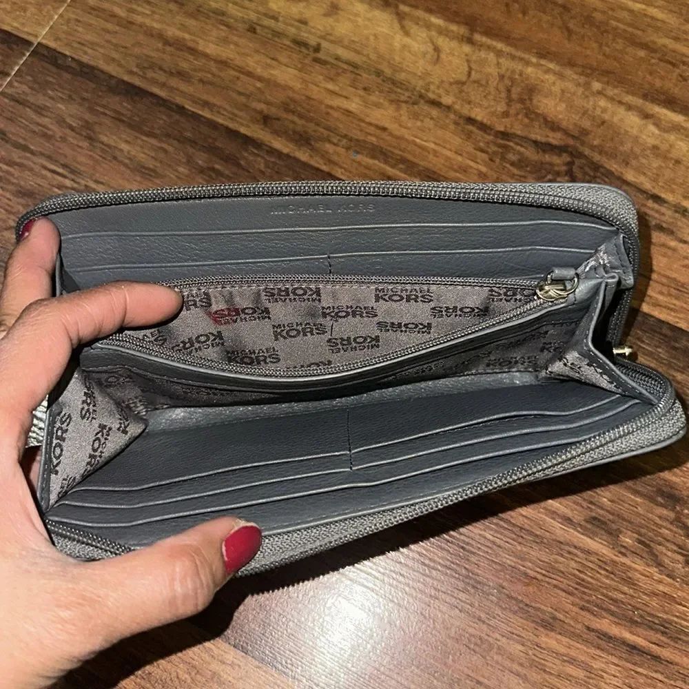 Michael Kors Wallet - Picture 7 of 9